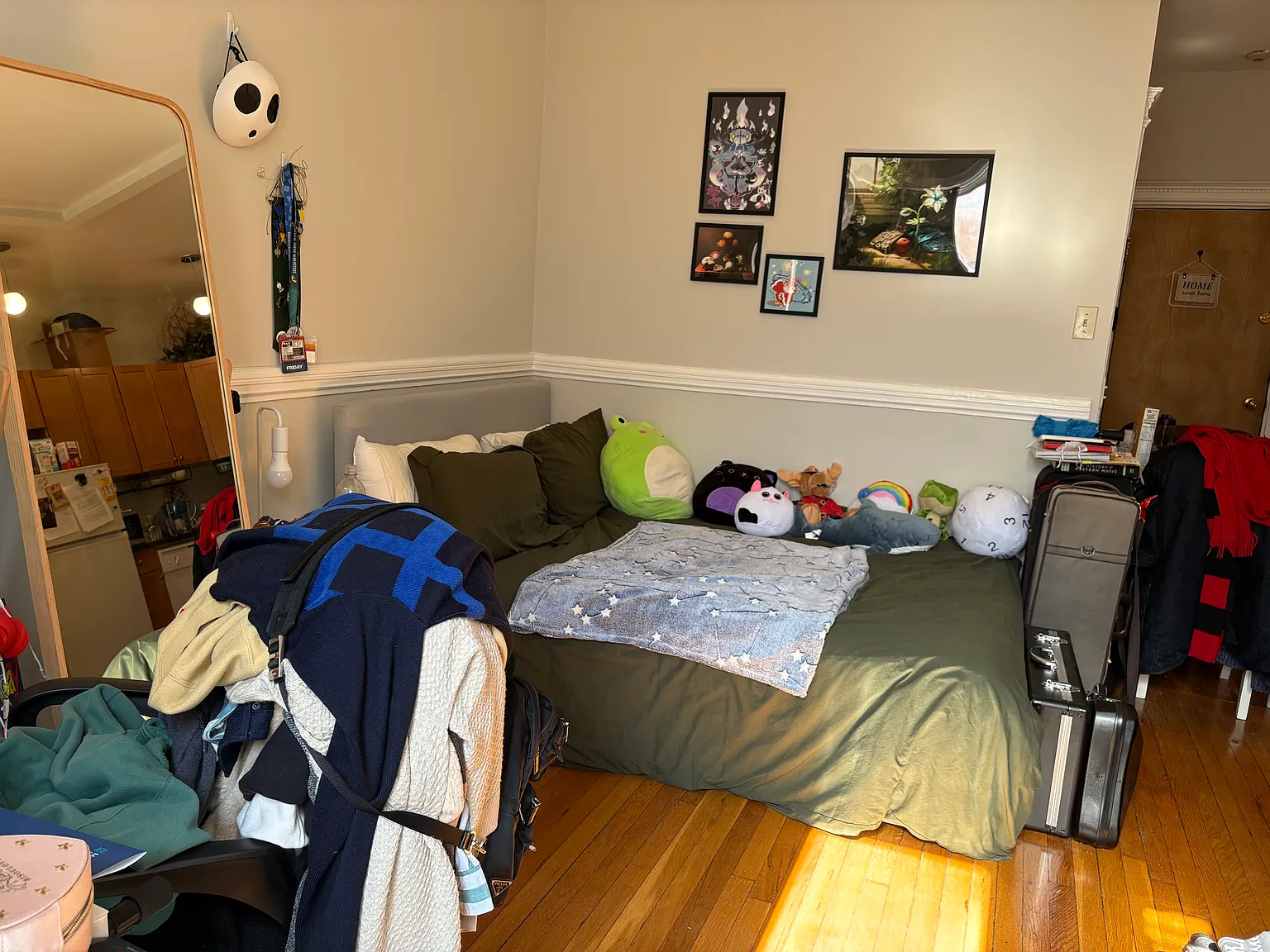 Studio, 300 sqft, $2,600 — Photo 3