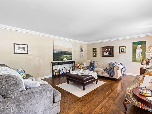 5th image of 11108 Crown Point Dr