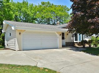 1228 Chippewa Dr, Waukesha, WI 53186