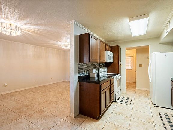 5th image of 109 Mary Dr