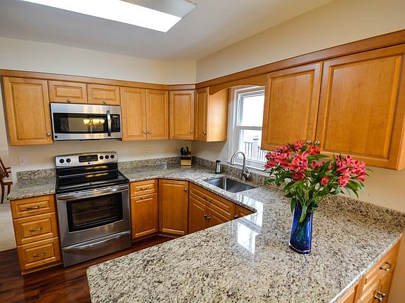 2nd image of 14832 Keeneland Cir