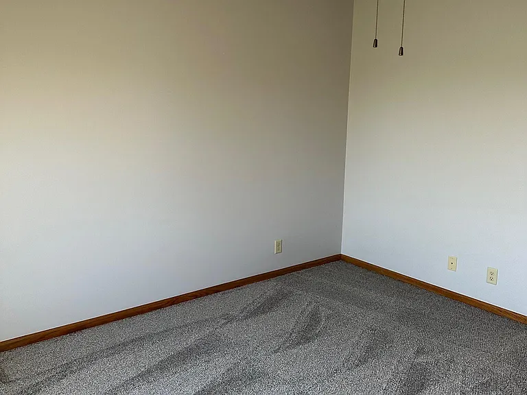 915 Phillips Dr — Photo 20