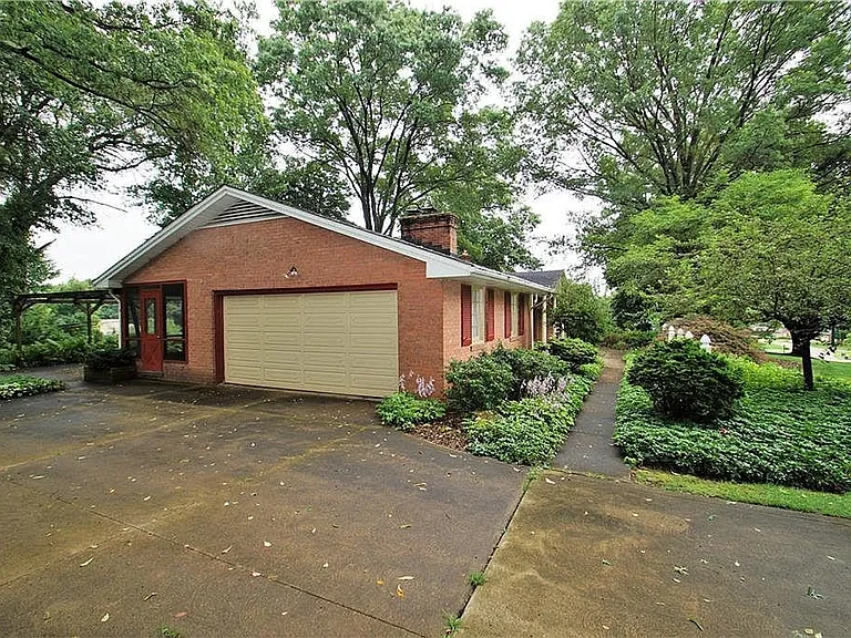 4433 Parkdale Ave NW — Photo 3