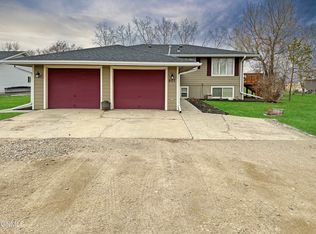 807 35th St E, Williston, ND 58801