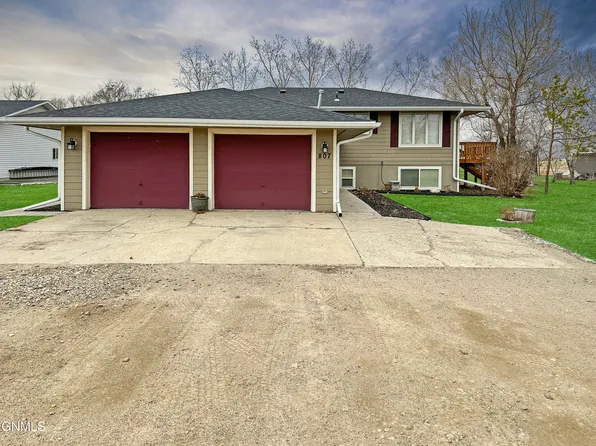 807 35th St E, Williston, ND 58801