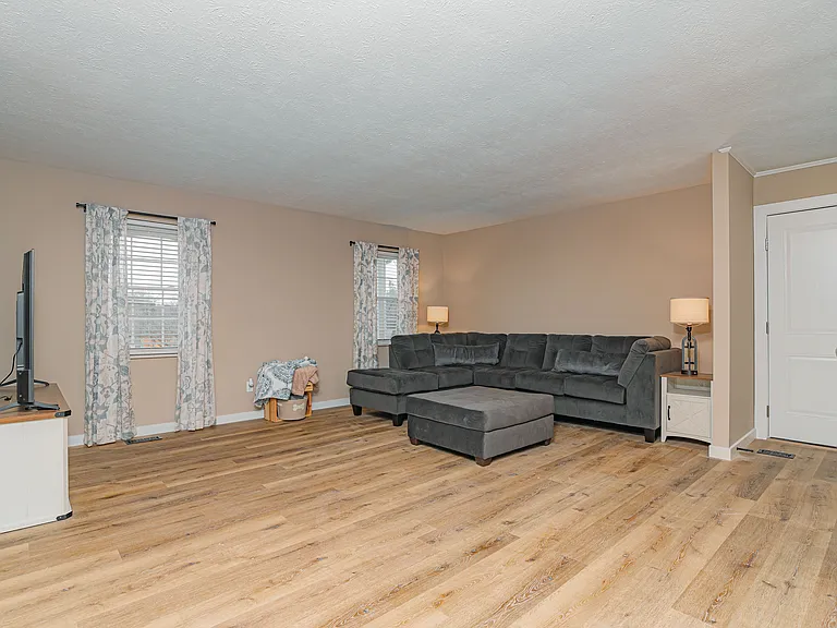 7707 Windsong Rd — Photo 17