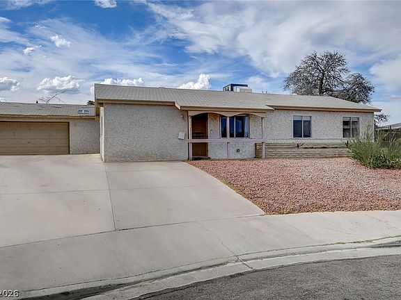 2nd image of 804 Larch Ct