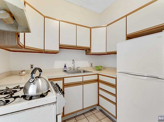 2nd image of 250 Centre St #1B