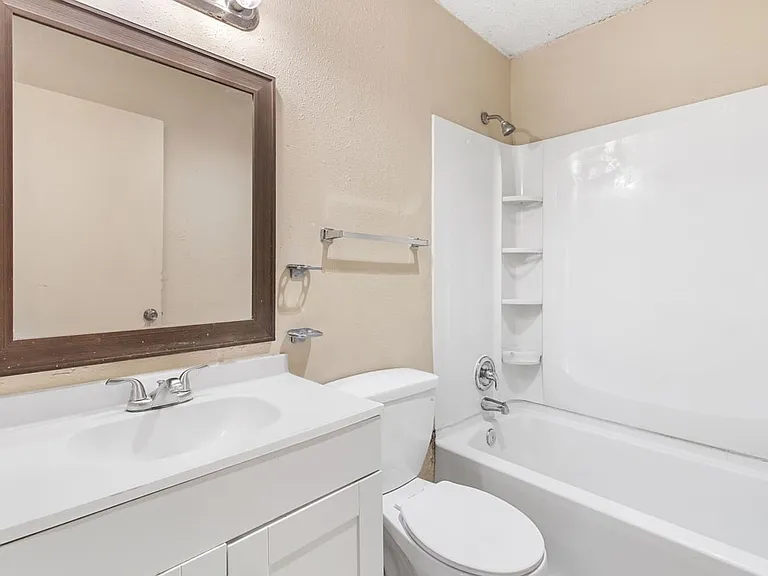 1523 Noble Oak Dr — Photo 2