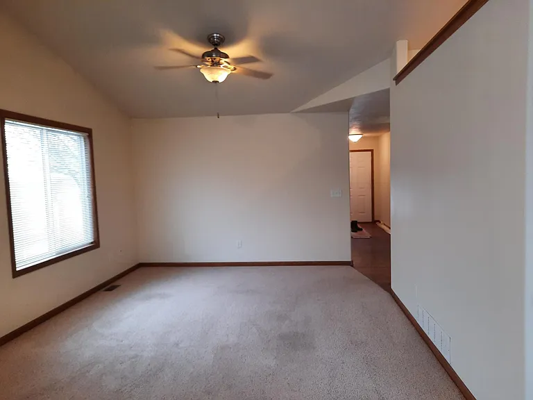 909 S Charlotte Ave — Photo 5