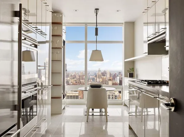 151 East 58th Street image 6 of 17