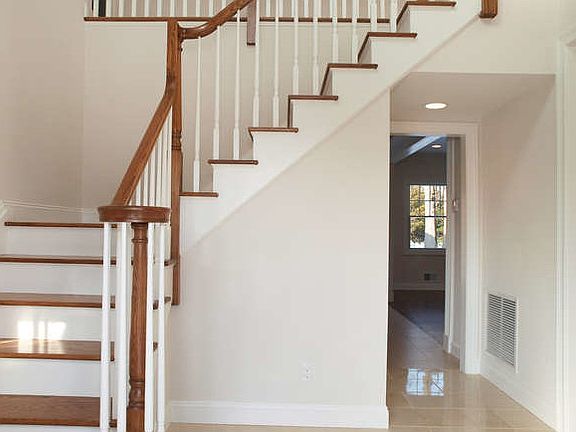 3rd image of 365 Riverdale Dr