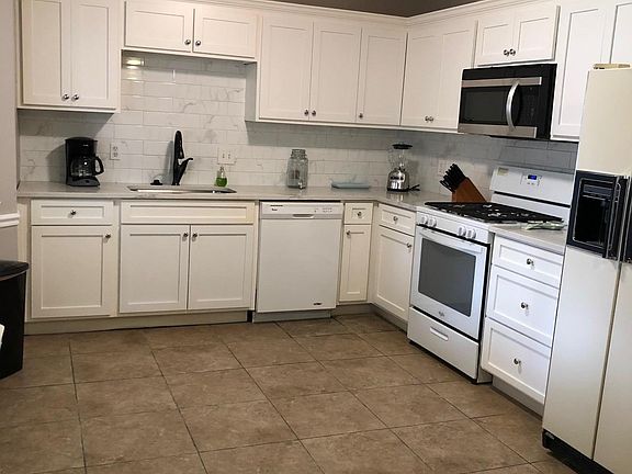 4th image of 9449 Lowell Ave