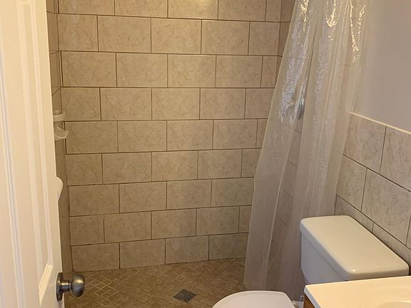 4th image of 1114 N Saturn Ave