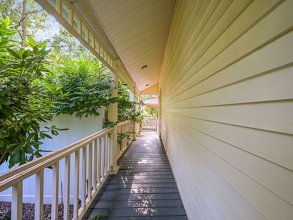 5th image of 15 Hampton Dr