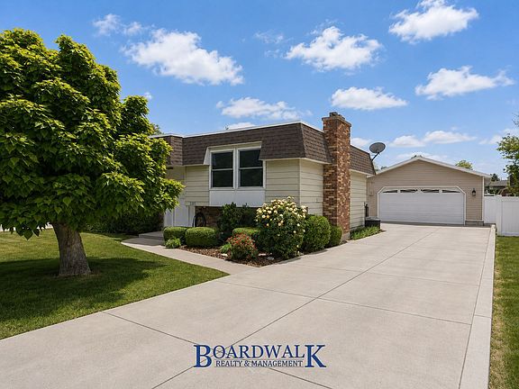 3rd image of 3303 W Hector Dr