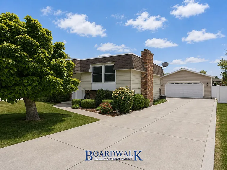 3303 W Hector Dr — Photo 3