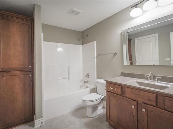 5th image of 2401 Bellerive Cir