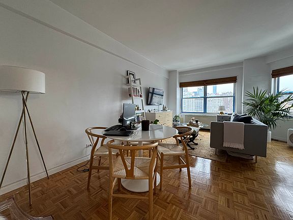 4th image of 33 Greenwich Ave APT 14D