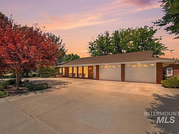 2nd image of 3237 Woodridge Dr