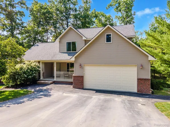 1289 Viefield Dr, Lake Orion, MI 48362