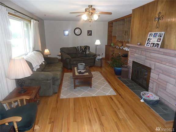 2nd image of 1355 E Elm St