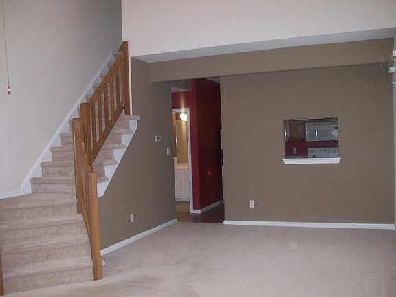 3rd image of 907 Hamlet Ct