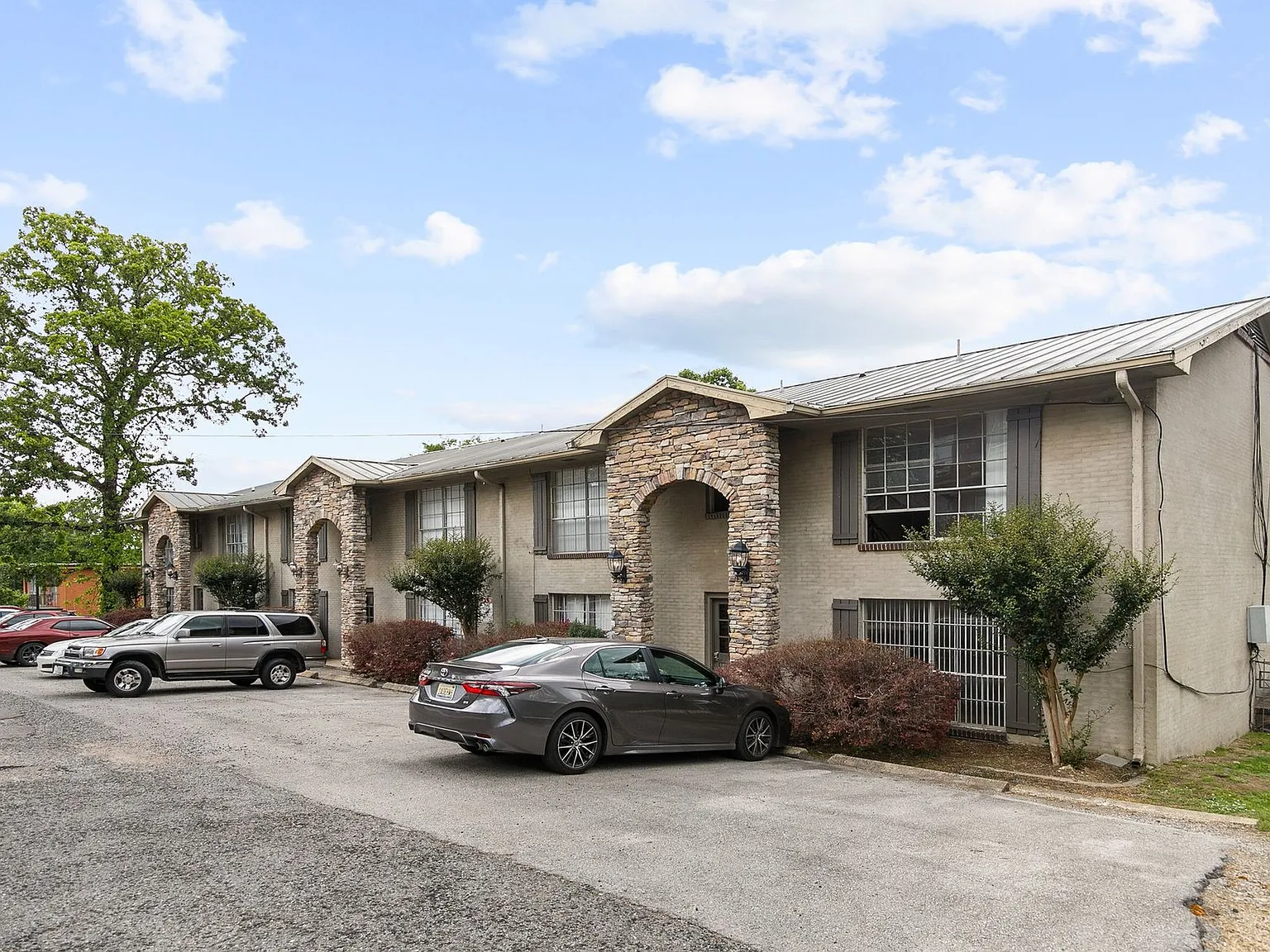 Clairview Apartments — Photo 2