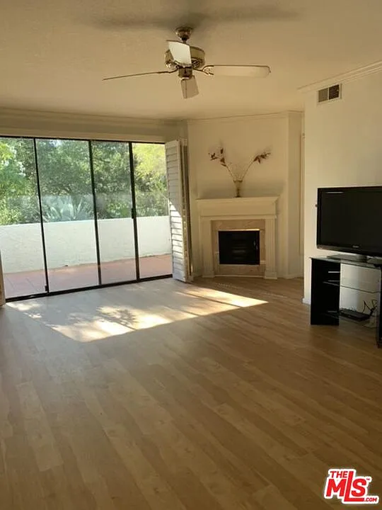 3 bed, 3.0 bath, 1978 sqft, $7,995 — Photo 4