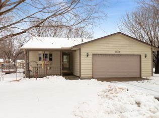 9608 Ximines Ln N, Maple Grove, MN 55369