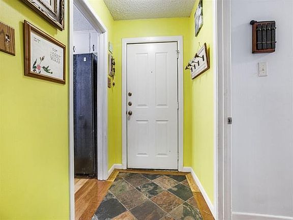 3rd image of 1240 Valley Vista Dr