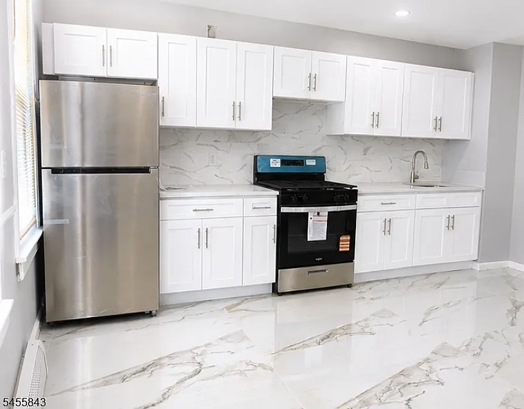 2 bed, 1.0 bath, $1,950 — Photo 3