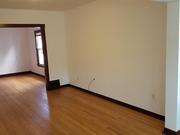 4th image of 5312 W Newport Ave #B