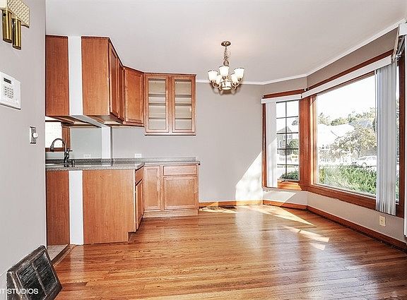 3rd image of 2952 N Nordica Ave