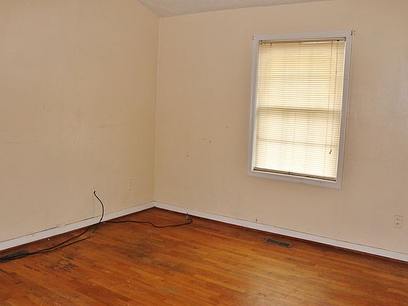 5th image of 7408 Jarvis Pl