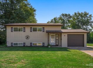 8 Clay Ct, Montgomery, IL 60538