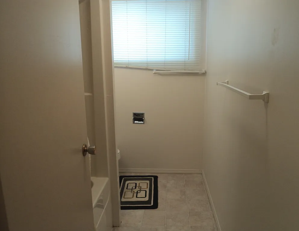 Studio, 200 sqft, $575 — Photo 3