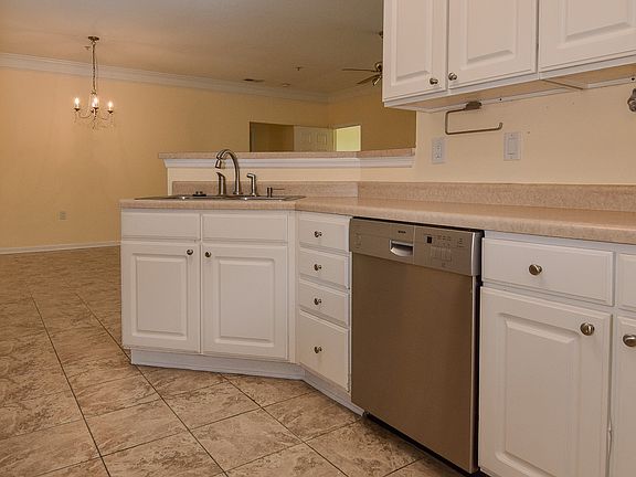 5th image of 1481 Cambridge Lakes Dr