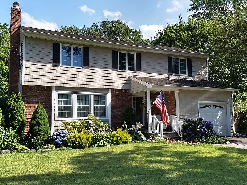 1st image of 14 Adelphi Dr