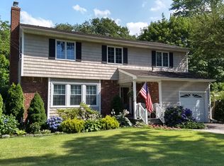 14 Adelphi Dr, Greenlawn, NY 11740