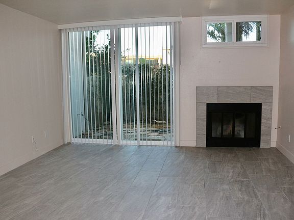 5th image of 125 Hillcrest Dr Unit 8