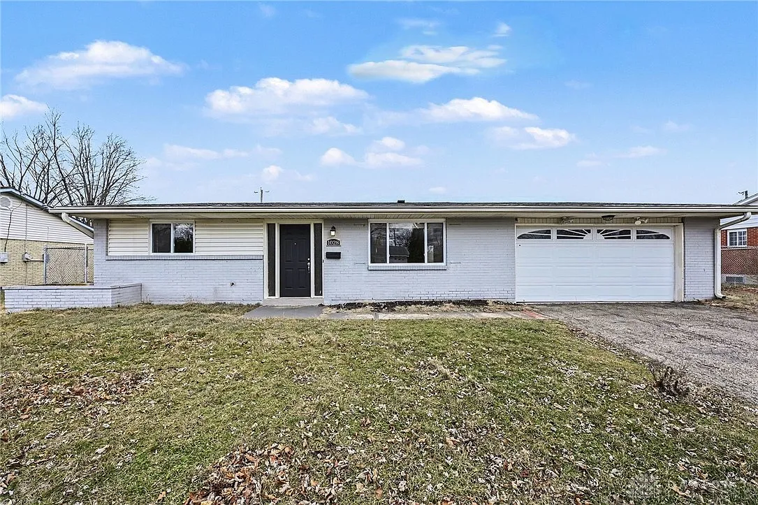 1028 Hazel Ave photo 1