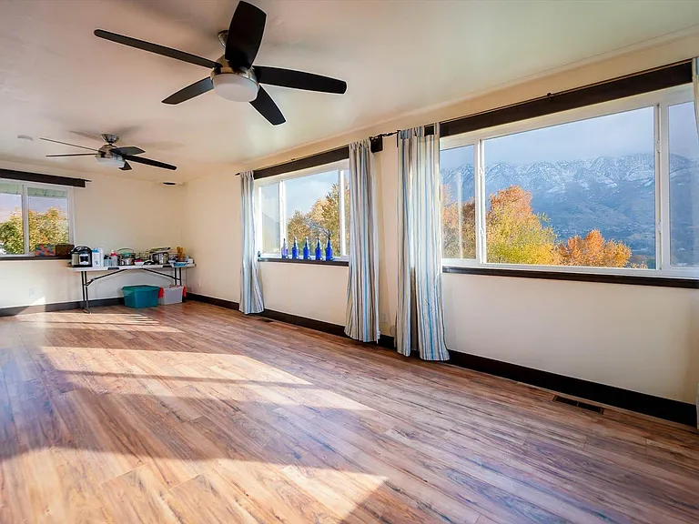 209 S 1100 E — Photo 15