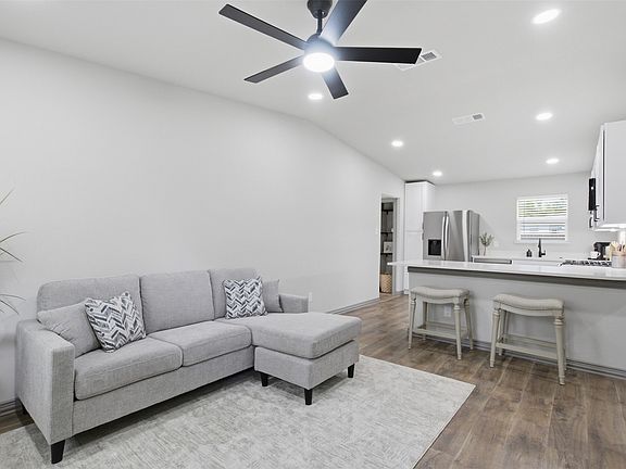 2nd image of 513 Hardy Dr