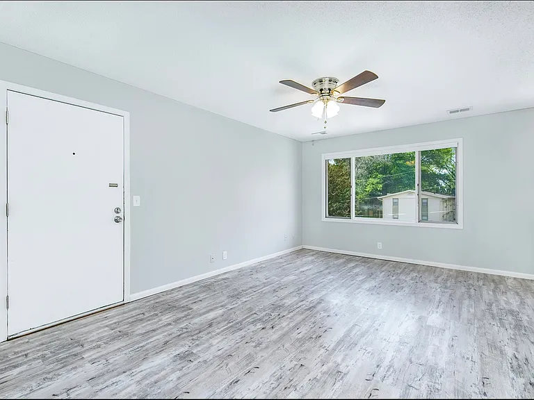 1820 Sutton Pl #3 — Photo 2