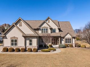 763 Stepping Stone Way, Pewaukee, WI 53072