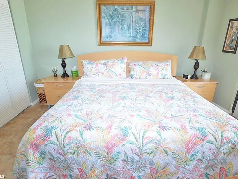 260 Seaview Ct #404 — Photo 22