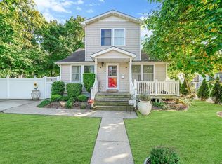 56 Andrew Ave, Islip Terrace, NY 11752