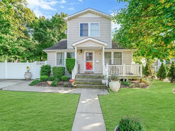 56 Andrew Avenue, Islip Terrace, NY 11752