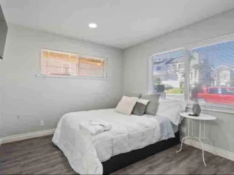 E Clara St — Photo 5